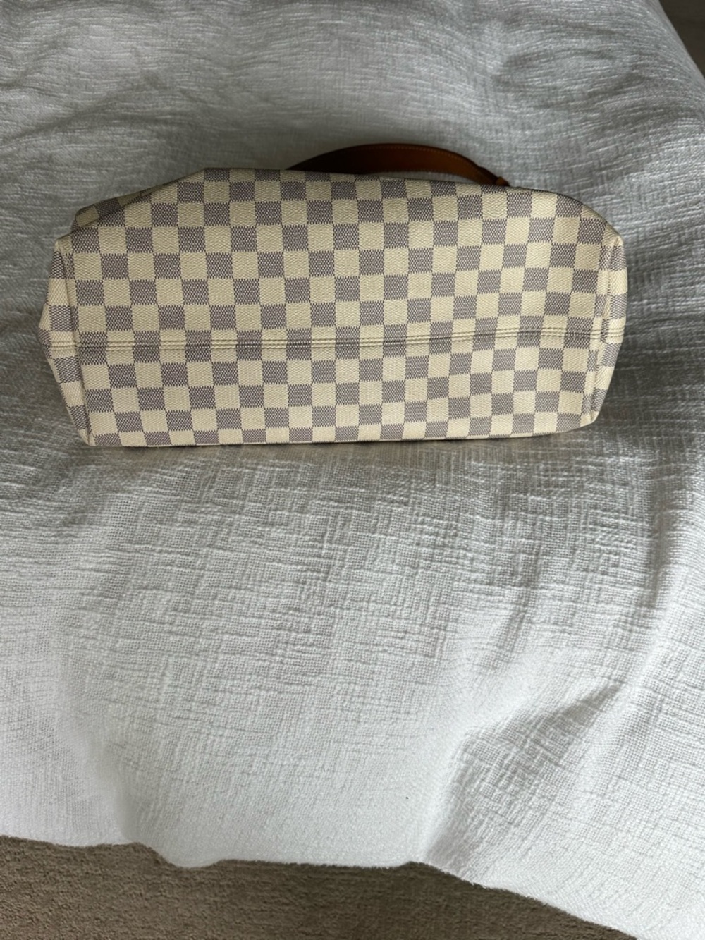 Louis Vuitton Damier Azur Checkered Shoulder Bag in Cream and Tan - Picture 2 of 8